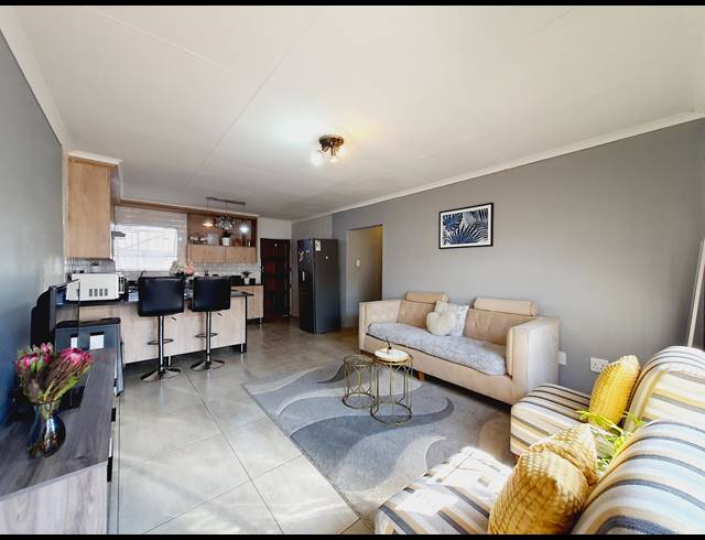 2 BEDROOM APARTMENT FOR SALE IN OAKDENE